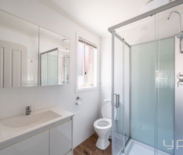 Large Family Home! - Photo 3