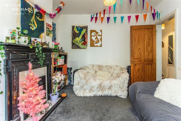 4 bedroom terraced house to rent - Photo 1