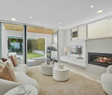 Luxurious Four-Level Coastal Retreat Opposite Diamond Bay Reserve - Photo 3