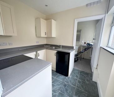 3 bedroom semi-detached house to rent - Photo 6