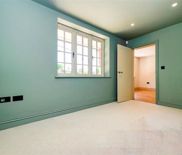 4 bedroom detached house to rent - Photo 2