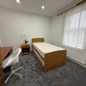 Lower Court Road, Epsom, Surrey, KT19 8SW - Photo 2