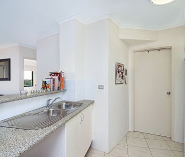 One bedroom with stunning sunset and water views! - Photo 4