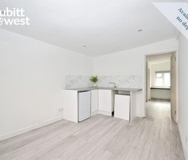 4 bedroom detached bungalow to rent - Photo 2