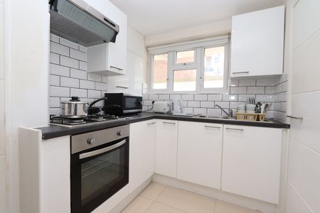 Room in a Shared Flat, Mason House, E9 - Photo 3