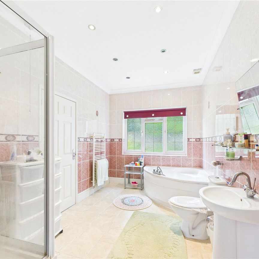 Meadow Close, Camberley Meadow Close, Camberley - Photo 2