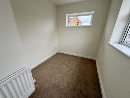 4 bedroom semi-detached bungalow to rent - Photo 3