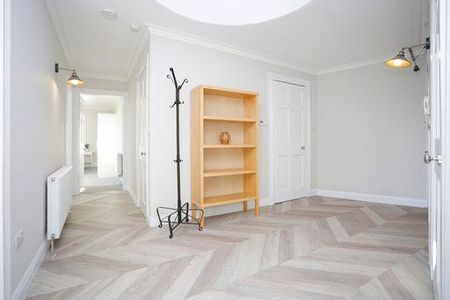 3 bedroom flat to rent - Photo 2