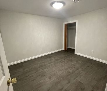 For Lease - 8 Daphne Crescent, Barrie, Ontario - Photo 2