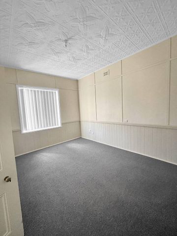 Charming 3 Bedroom Cottage - Photo 2