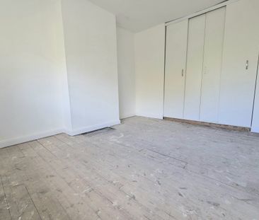 Cousin Lane - Photo 1