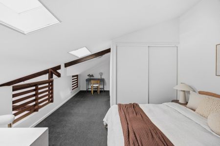 Light, character + lifestyle! - Photo 4