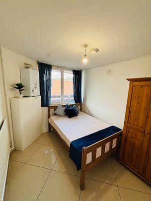 Room in a Shared Flat, London, SW8 - Photo 1