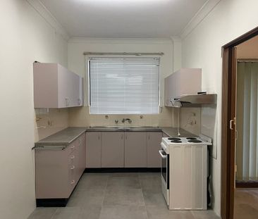 Extra Large 1 Bedroom Unit - 2 Toilets - Photo 1