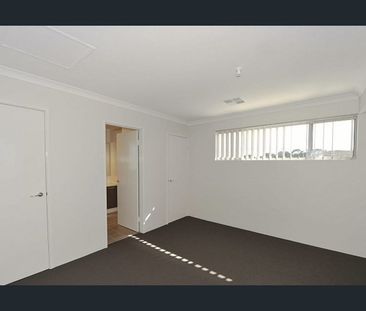 Stylish Townhouse Living Close to the Mandurah Foreshore! $610 per ... - Photo 2