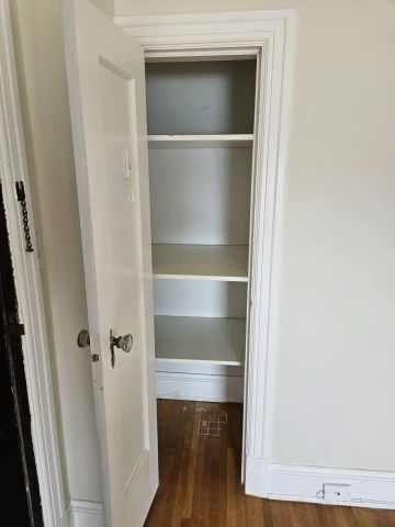 2305 Victoria Avenue — 1 Bedroom - Photo 2