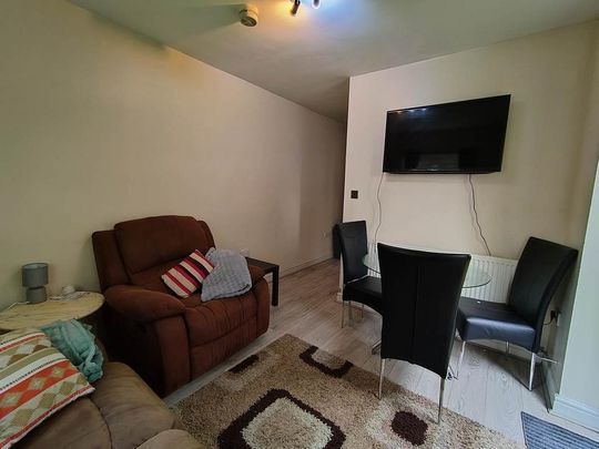 6 bedroom house to rent - Photo 1