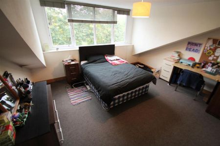 4 bedroom terraced house to rent - Photo 4