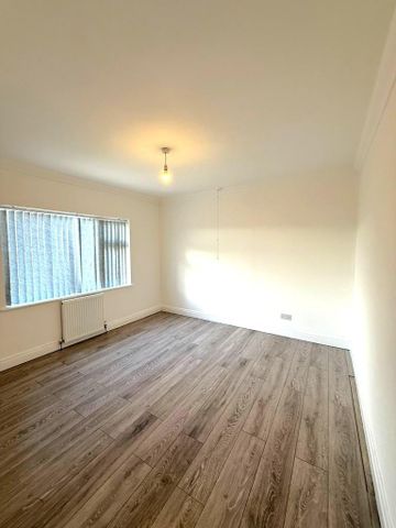 4 bedroom semi-detached house to rent - Photo 5