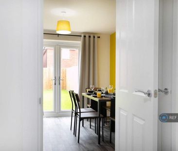 3 bedroom semi-detached house to rent - Photo 5