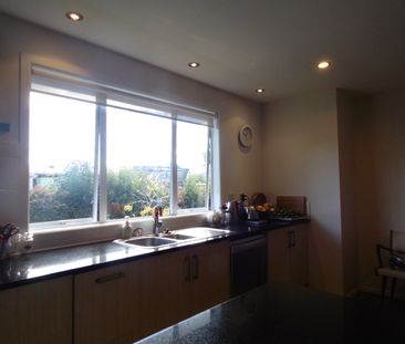 Bright and airy family home - Photo 2