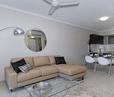 STUNNING 2 BED 2 BATH APARTMENT - Photo 2