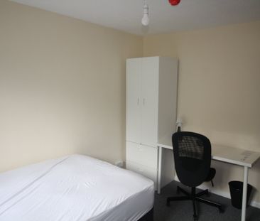 1 bed house / flat share to rent in Bourne Court - Photo 2