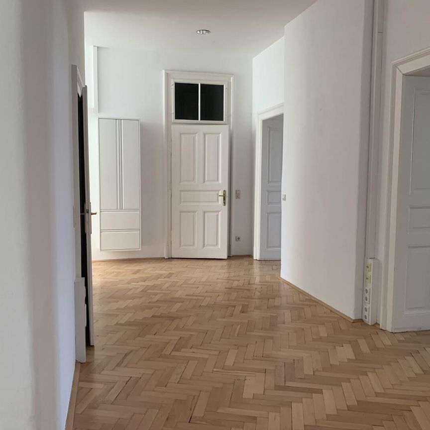 GroßzügigerTop-Altbau nächst Geidorfplatz mit Parkplätzen - Photo 1