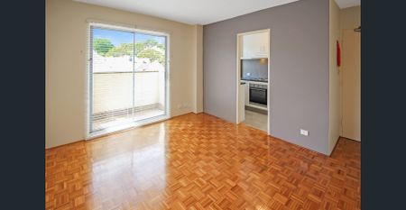 Freshly renovated cosy one-bedroom unit - Photo 4