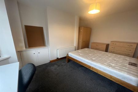 4 bedroom terraced house to rent - Photo 2