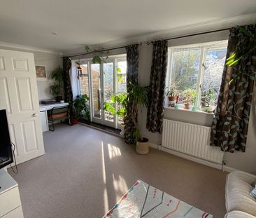 3 Bed Terraced House, Vestry Mews, SE5 - Photo 1