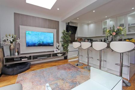 4 bedroom terraced house to rent - Photo 2