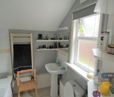 4 bedroom semi-detached house to rent - Photo 3