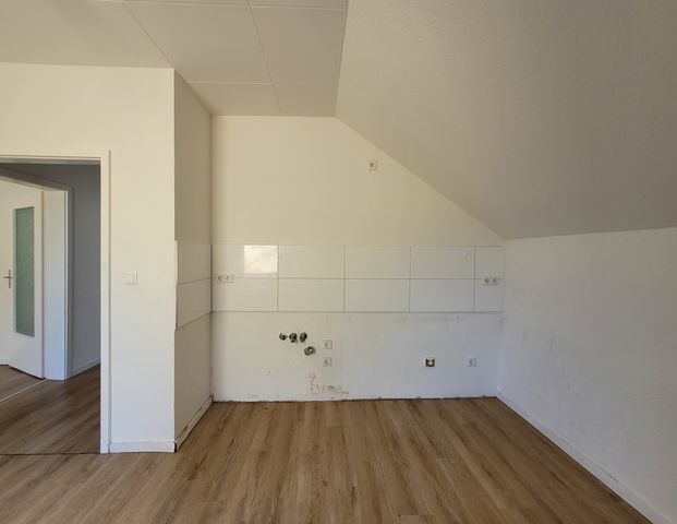 Gemütliches renoviertes Dachgeschoss…2 Zimmer, Küche, Bad - Photo 1