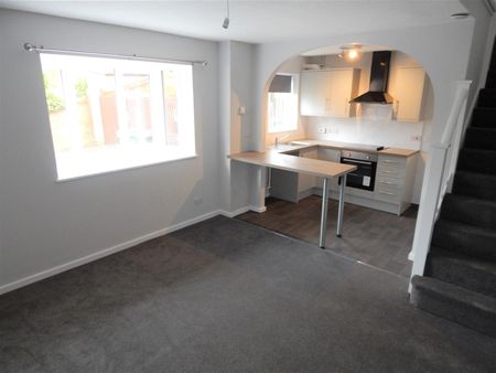 Perryfields Close, Redditch - Photo 5