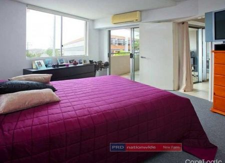 Heart of Teneriffe ! Furnished 1 Bedroom ! - Photo 4