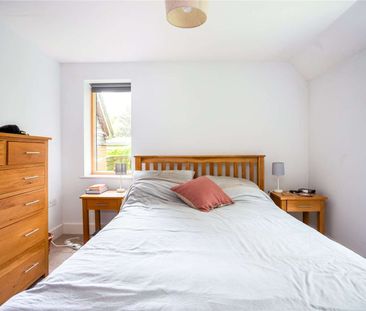 Delightful two bedroom house close to the River Itchen and water me... - Photo 5