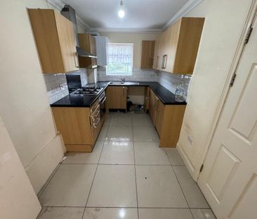 3 bedroom townhouse to rent - Photo 4