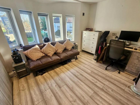 3 bedroom flat to rent - Photo 3