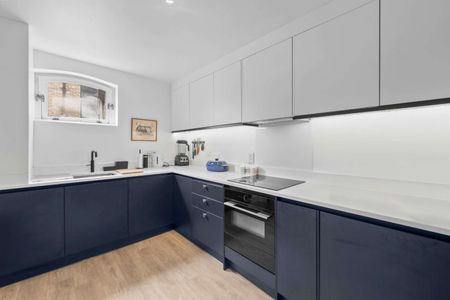 A wonderful one bedroom apartment with fantastic river views and off-street parking - Photo 5