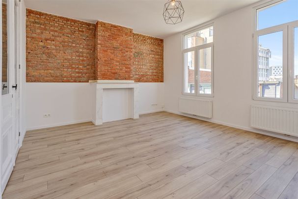 Gerenoveerd 2slpk appartement aan de poorten van de Dageraadplaats - Photo 1