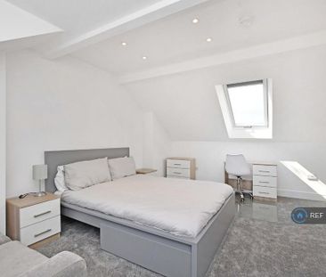 1 bedroom in a house share to rent - Photo 6