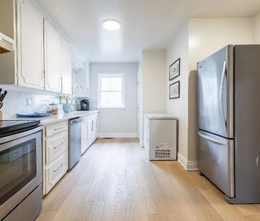 557 RIDOUT ST N - Photo 5