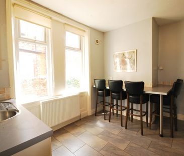 5 Bed - Warton Terrace, Heaton - Photo 5