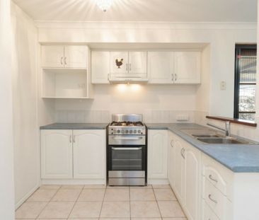 Main house >> Great location with neat & tidy home - Photo 5