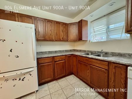 SPACIOUS 3BEDROOM/1BATH UNIT WITH LARGE LIVING AREAS+ HYDRO&GAS - Photo 4