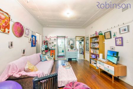 Two bedroom flat conveniently located close to local shops and public transport. - Photo 4