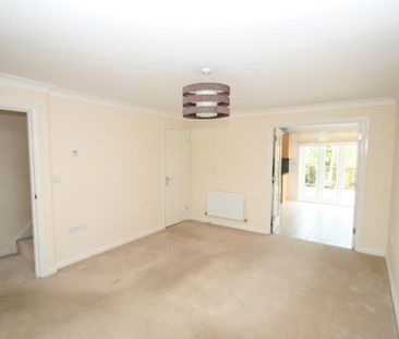 4 bedroom end of terrace house to rent - Photo 3