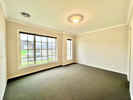 24 Kostas Street, Sunbury, VIC 3429 - Photo 3