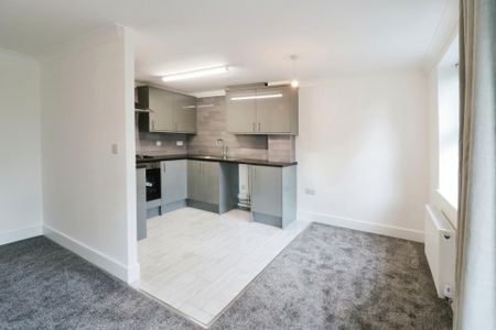 London Road, Langley - Photo 5